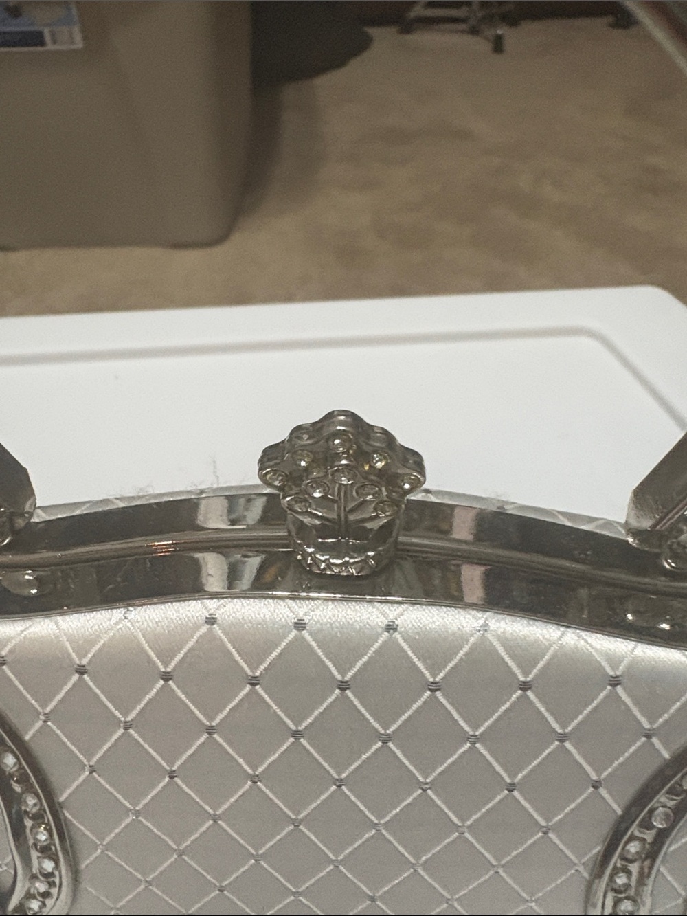 Elegant Silver Metallic Evening Handbag - Picture 4 of 5